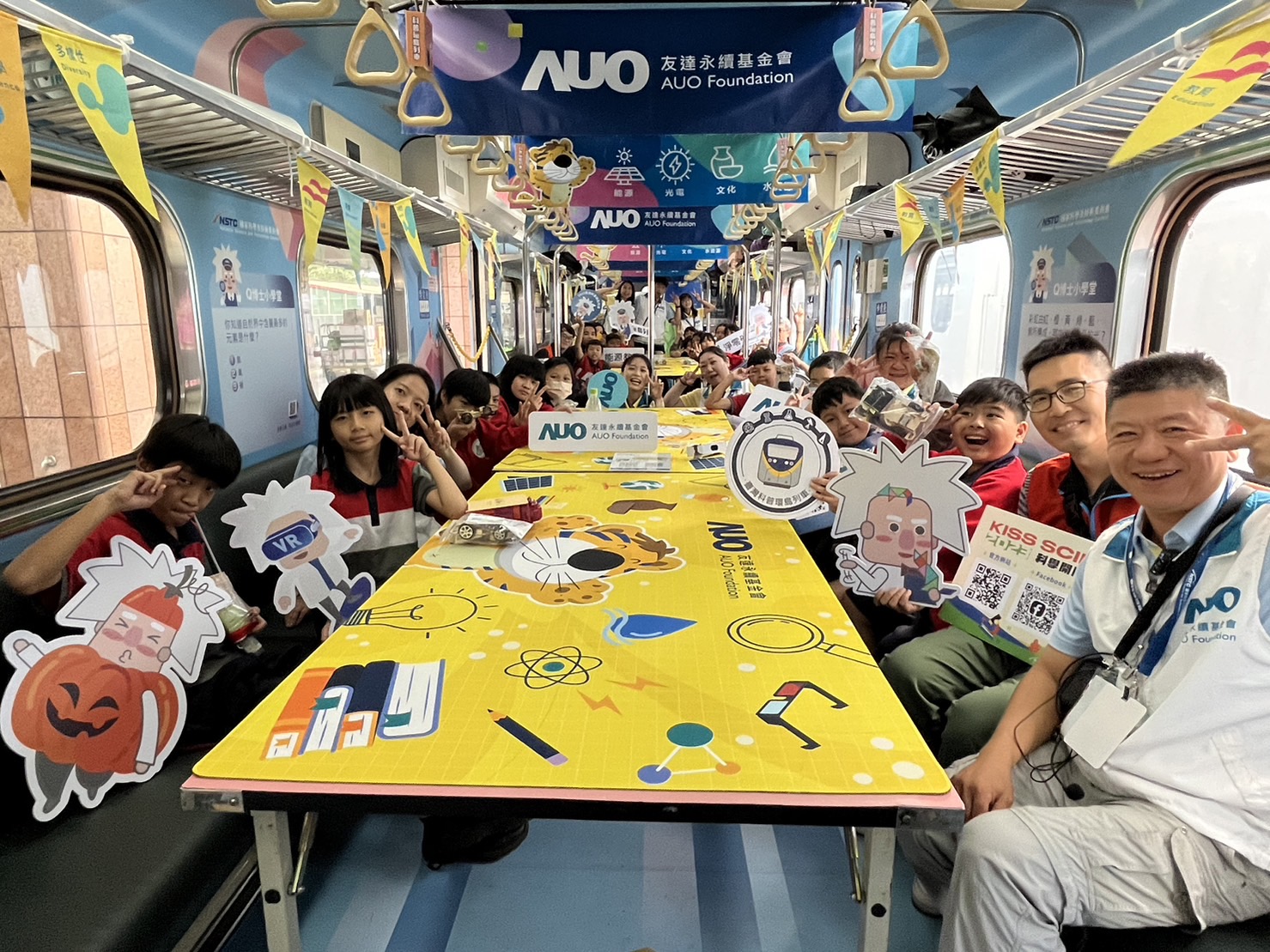 918博天堂永續基金會參與「臺灣科普環島列車」，設計基礎科學車廂課程，以「淨零碳排和永續能源」為主題，讓學生透過創意實驗認識淨零知識，以及思考生活中的減碳行為